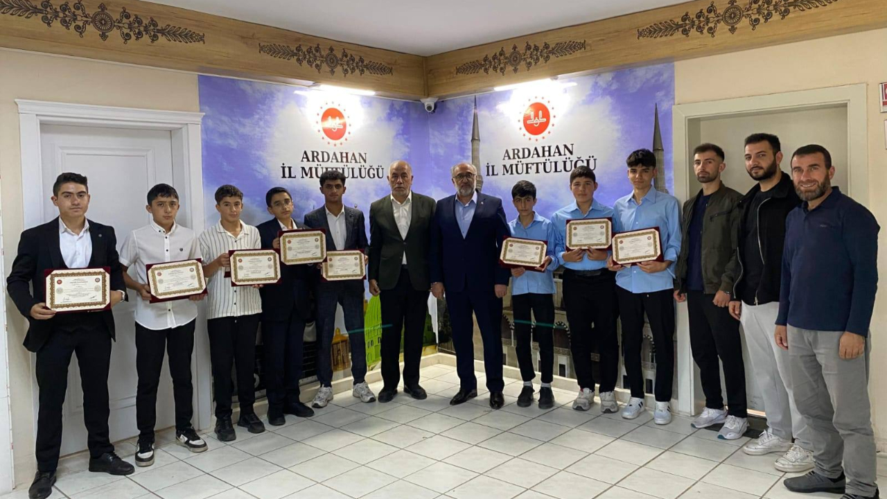 Ardahan'da Hafız öğrenciler belgelerine kavuştu