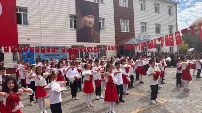 Ahlat’ta İlköğretim Haftası kutlandı
