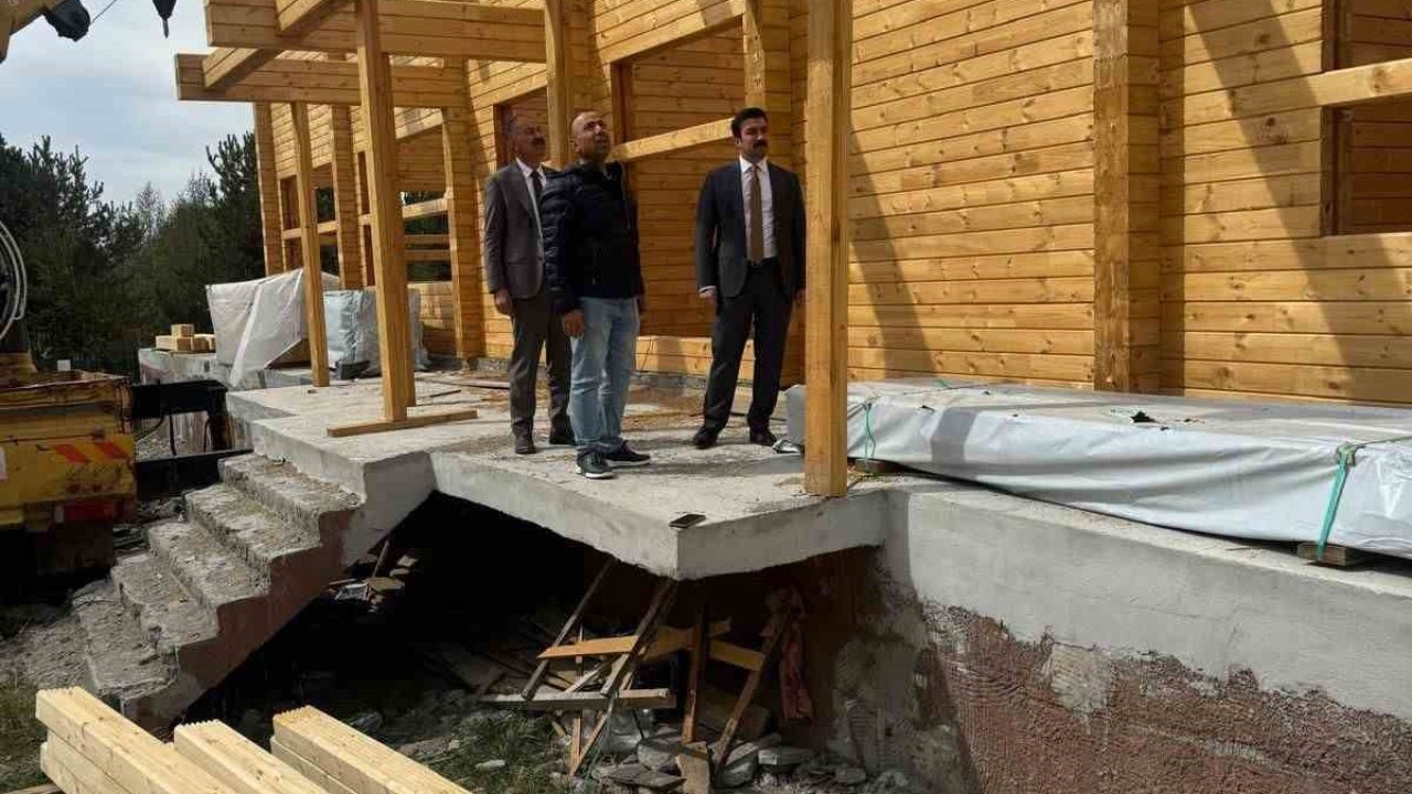 Arpaçay’da Kütük Evi’in yapımı sürüyor