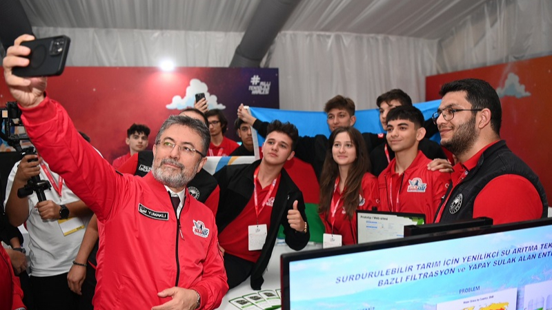 Bakan Yumaklı, Ardahanlılarla selfi çekildi
