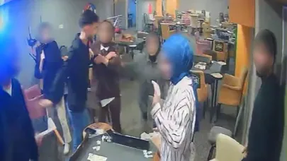 Okey masasını sallama bıçağı ile dağıttı