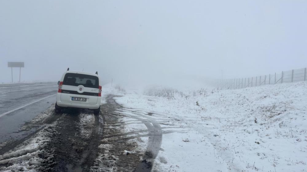 Ardahan Beyaza Büründü: Sürücüler Yollarda Mahsur Kaldı