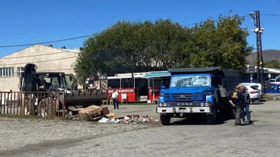 Emekçiler çalışıyor, başkan geziyor