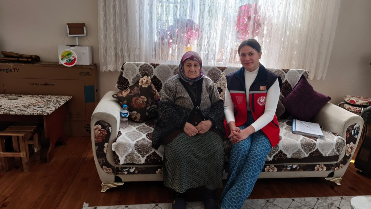 İşitme engelli vatandaşlara evde moral ziyareti