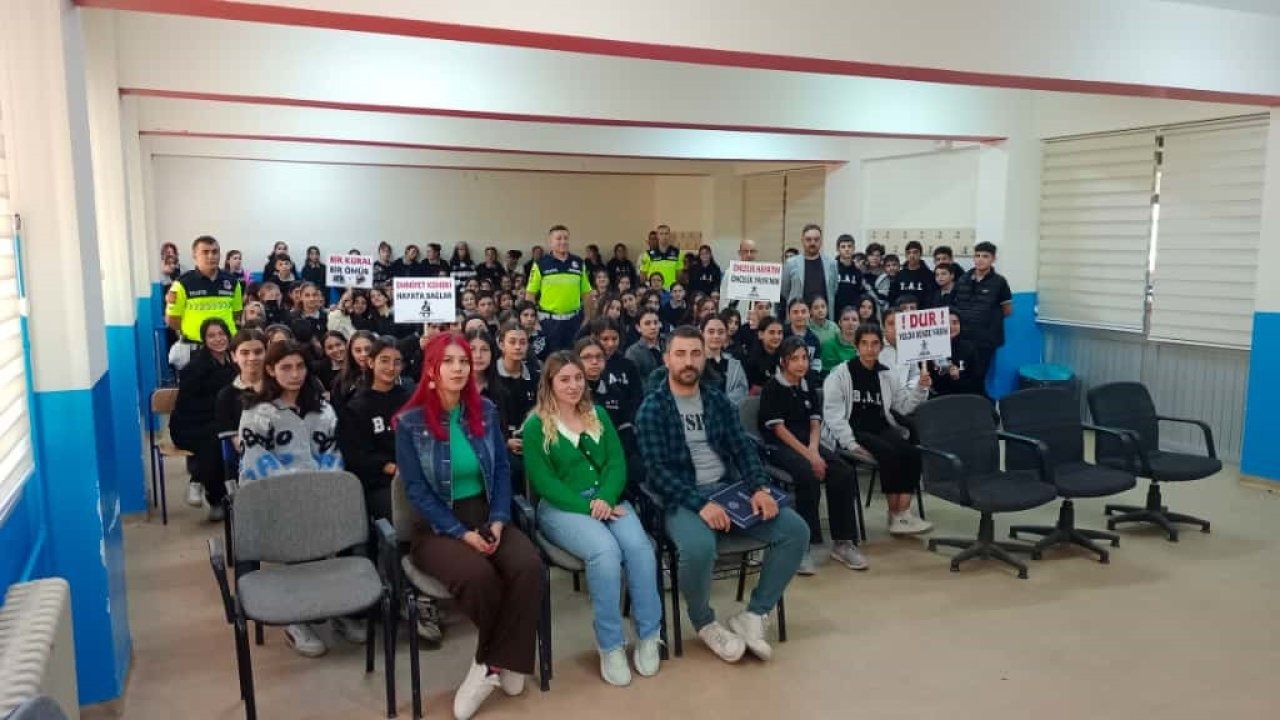 Bulanık İlçe Jandarma Komutanlığından öğrencilere trafik eğitimi
