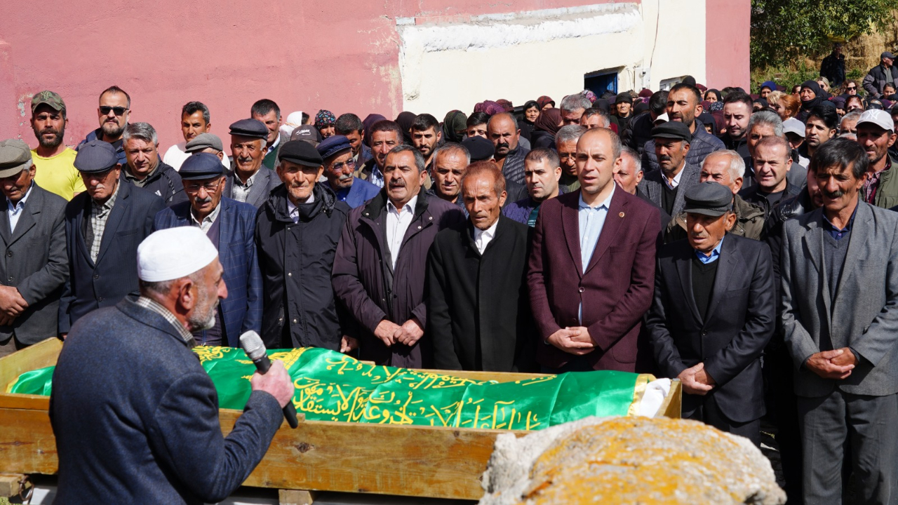 Eski İl Genel Meclis Üyesi özek, son yolculuğuna uğurlandı