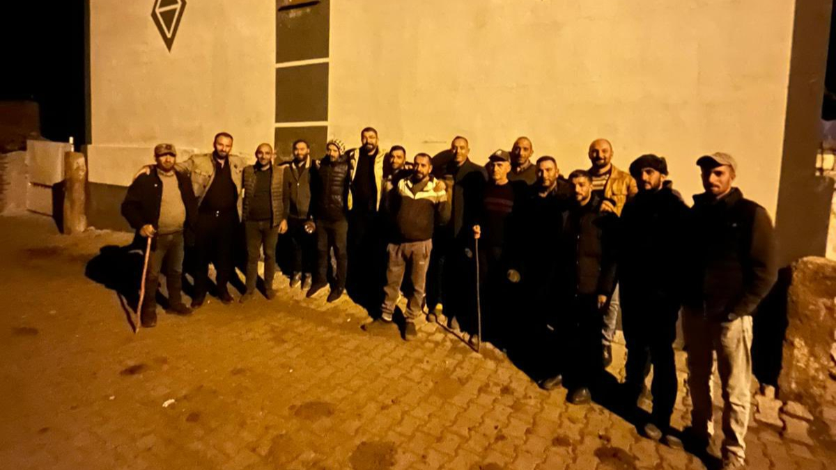 Aday Sarıkaya, köy köy geziyor