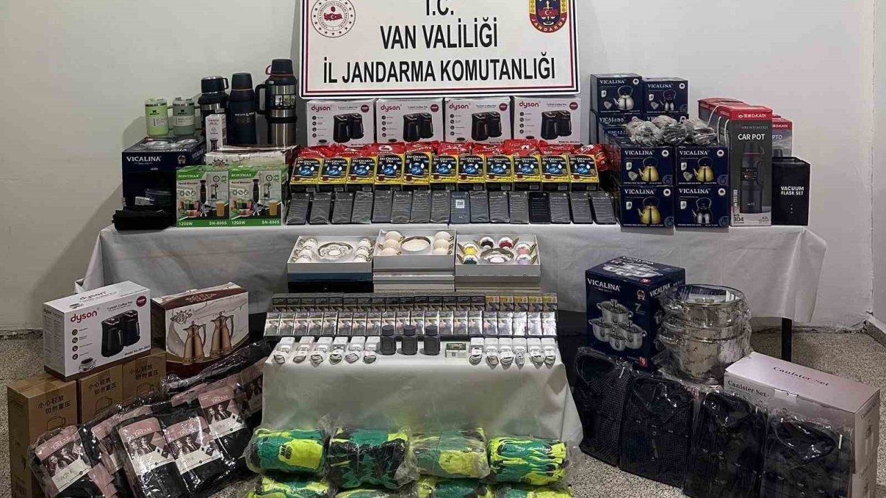 Van’da gümrük kaçağı malzemeler ele geçirildi