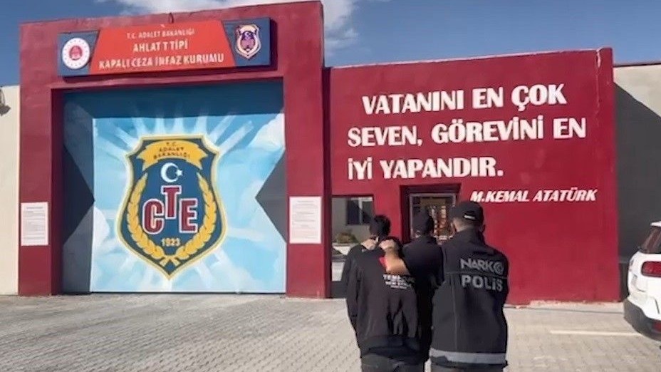 Midelerinden 136 kapsül uyuşturucu çıktı