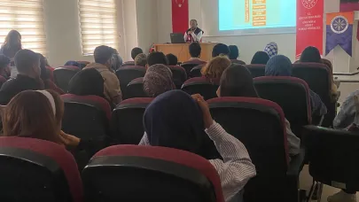 Üniversitelilere kadına yönelik şiddetle mücadele anlatıldı