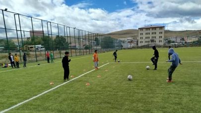 Çıldır’da gençlerin futbol heyecanı sürüyor