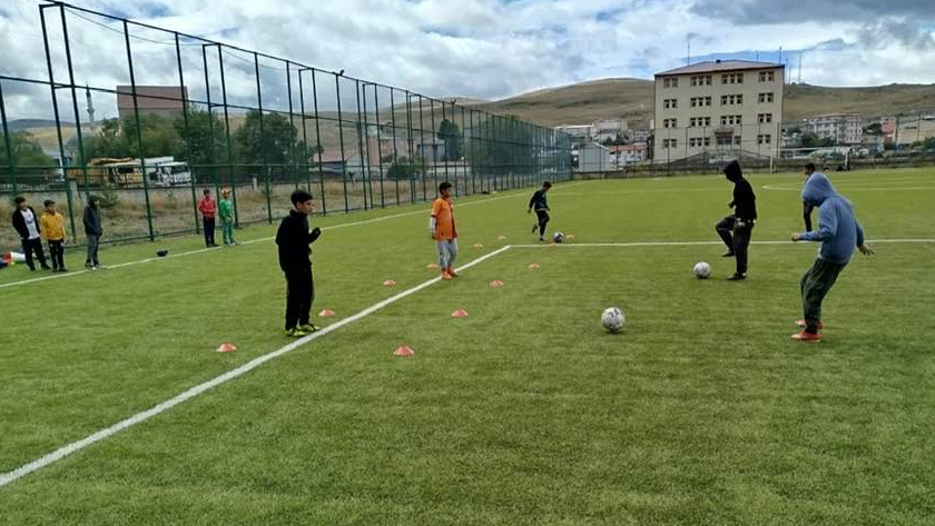 Çıldır’da gençlerin futbol heyecanı sürüyor