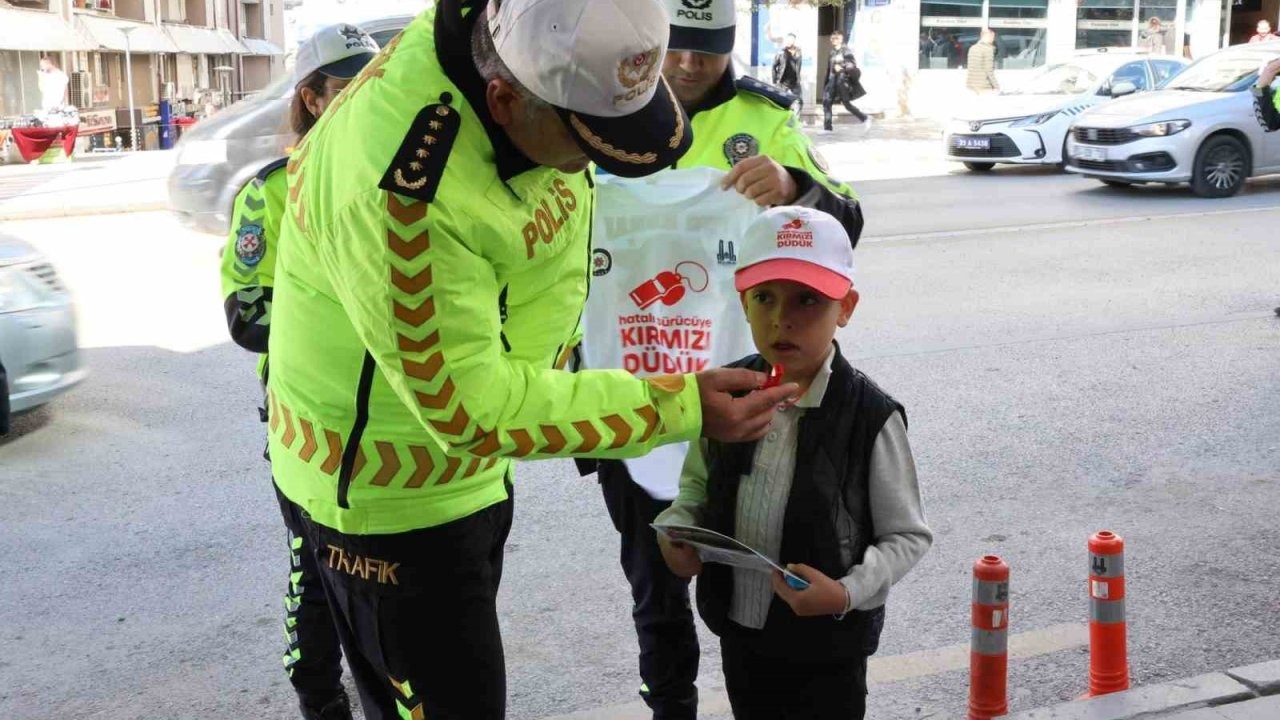 Erzurum’da polisten &quot;Önce Yaya&quot; farkındalığı uygulaması