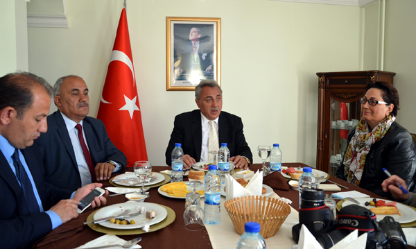 Bağımsız aday Saffet Kayadan dobra dobra
