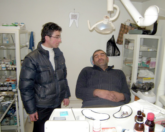 Posof'a diş Doktoru diye atanan kişi Lise mezunu çıkınca