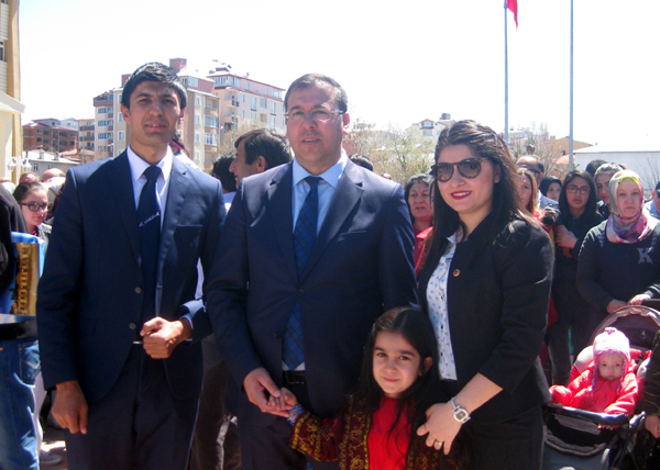 23 Nisanda 23 Şubat İlkokulu farkı