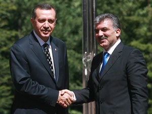 Abdullah Gül ne yapıyor, farkında mısınız?