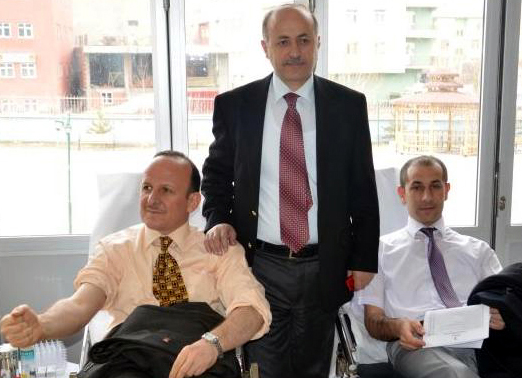 Vali Azizoğlu'ndan, kan bağışına destek