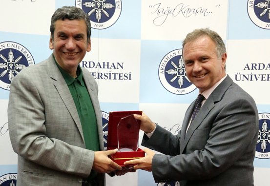ARÜDE sosyal bilimler ve sosyolojinin rolu konuşuldu