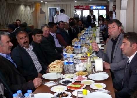 HDP Göle'de Muhtarları dinledi, baskıları kınadı