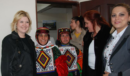 Vali Deniz'in eşi, Damal'da ziyaretlerde bulundu