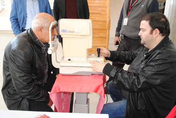 Ardahan Kültür Evinden üyelerine özel göz taraması
