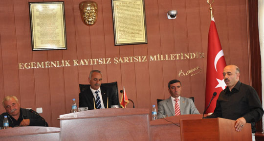 Mobil Konkasör İl Genel Meclisi'nin elinde patladı,Encümenlerden Vali'ye suçlama
