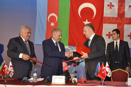 İpekyolu'nun ilk demir rayı atıldı