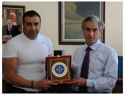 Ardahan Üniversitesinden şampiyona plaket