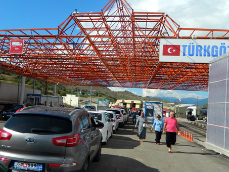 Türkgözü Sınır Kapısında yoğun trafik