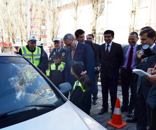 Ardahan'da trafik var, ışık yok!
