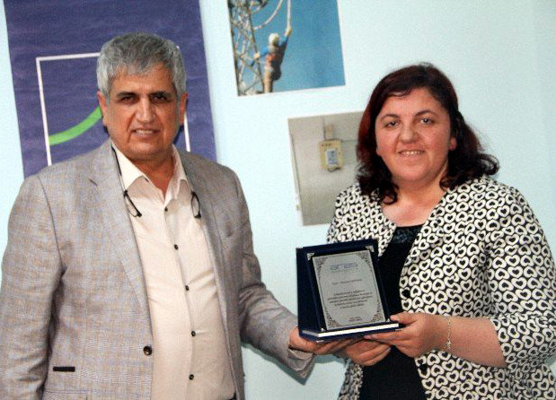 Aras Edaş'tan başarılı personele plaket ve altın