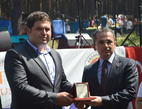 Hanaklı Sezer Topçu, Balda birinci oldu