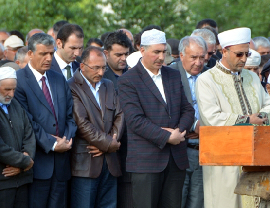 Merhum Fariz Köksoy, dualar eşliğinde defnedildi