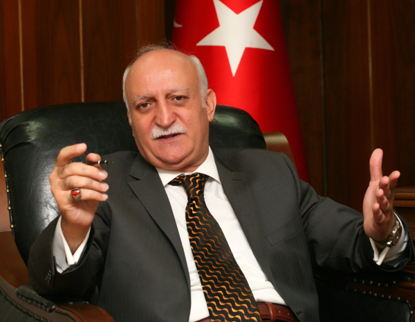 Süt üreticisi 1 yıldır insaf bekliyor