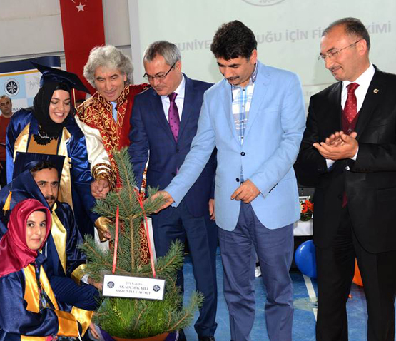 Ardahan Üniversitesinde mezuniyet coşkusu