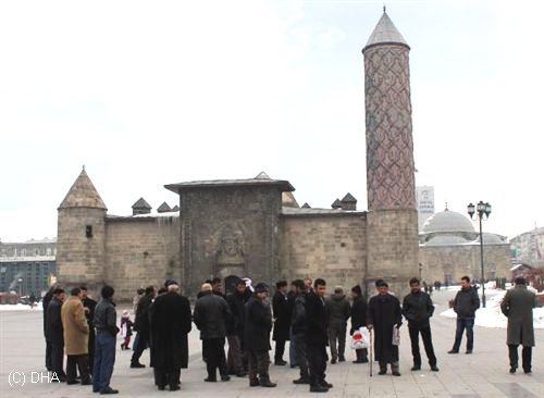 Dolandırıldıklarını söyleyen besiciler isyan etti