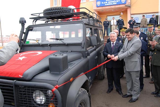 Damal&#8217;ın yolları geçit vermeyince Land Rover devreye girdi