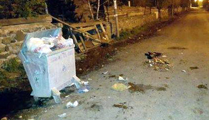 Köylerin biriken çöplerini kim alacak!