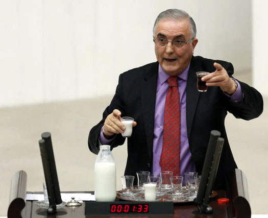 Milletvekili Öğüt'ten TBMM'de çaylı sütlü açıklama