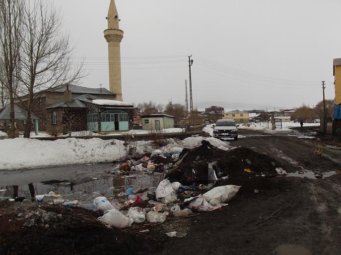 Göle Belediyesi bu çöpleri ne zaman alacak?