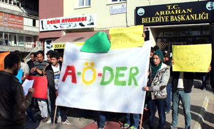 Rektör bizi  kampüse götür