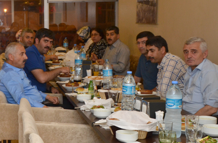 Suat Hancıoğlu Partililere iftar yemeği verdi
