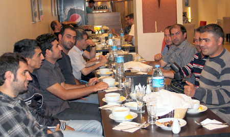 Çıldır Manşet Gazetesi'nden İftar Yemeği