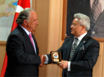 iş adamı Nurettin Yılmaz, Göle'ye okul yaptırıyor