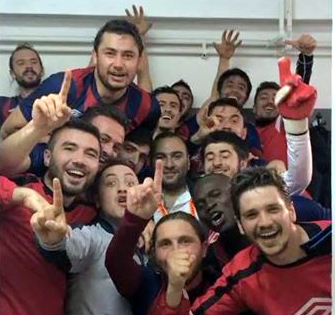 Serhat Sporda  galibiyet sevinci