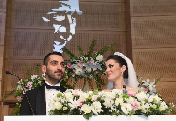 Gürsel Tekinin oğlu dünya evine girdi!