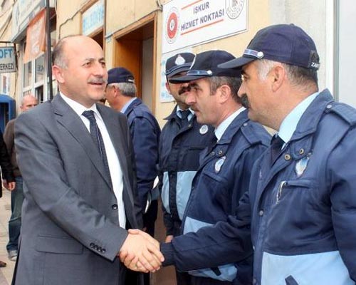 Vali Azizoğlu, Şavşat'ta bakan gibi karşılandı