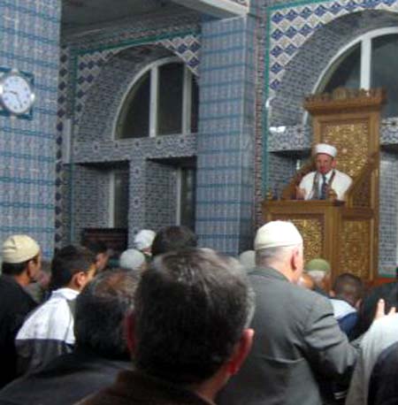 Müftü Akın: Menfaatlerden uzak duralım