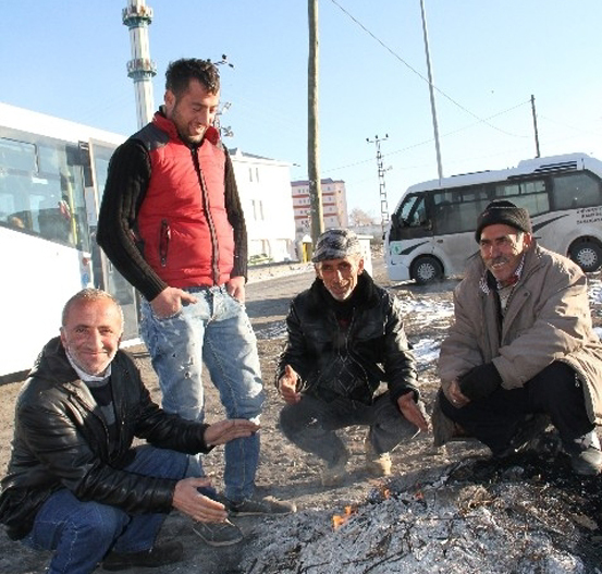 Donan Kura Nehri Üzerinde Halay Keyfi